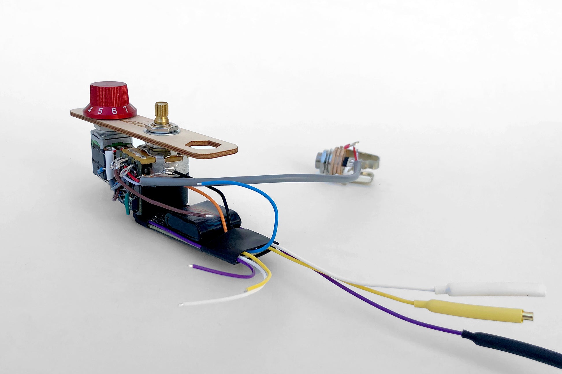 LesLee - onboard effect unit for Fender Stratocaster®